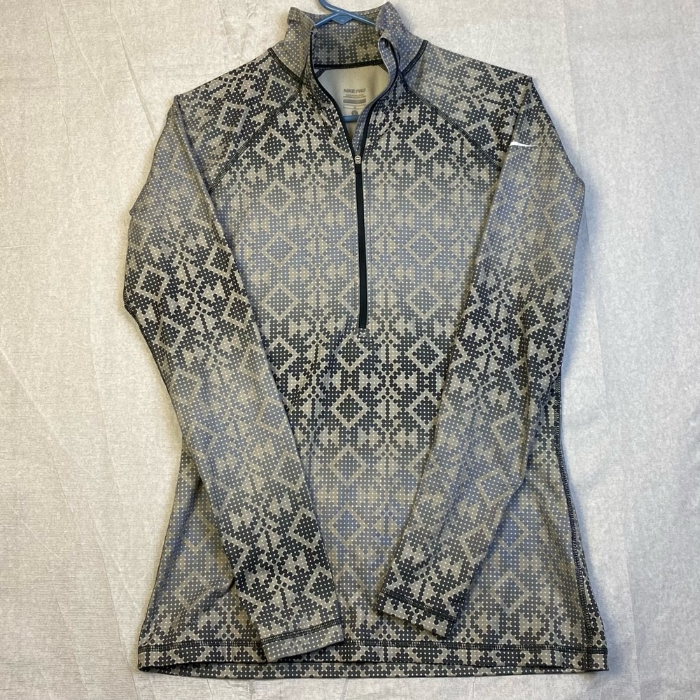 NIKE PRO Dri-Fit Women’s 1/2 zip Sz L exercise/workout/running top, thumb holes,